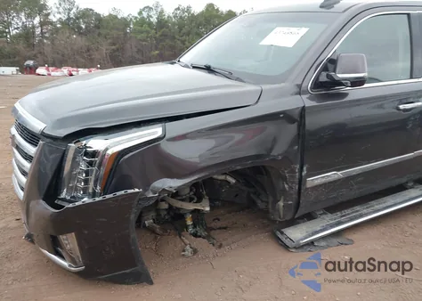 2015 Cadillac Escalade Premium z USA, uszkodzony, nr VIN 1GYS4NKJ0FR716864